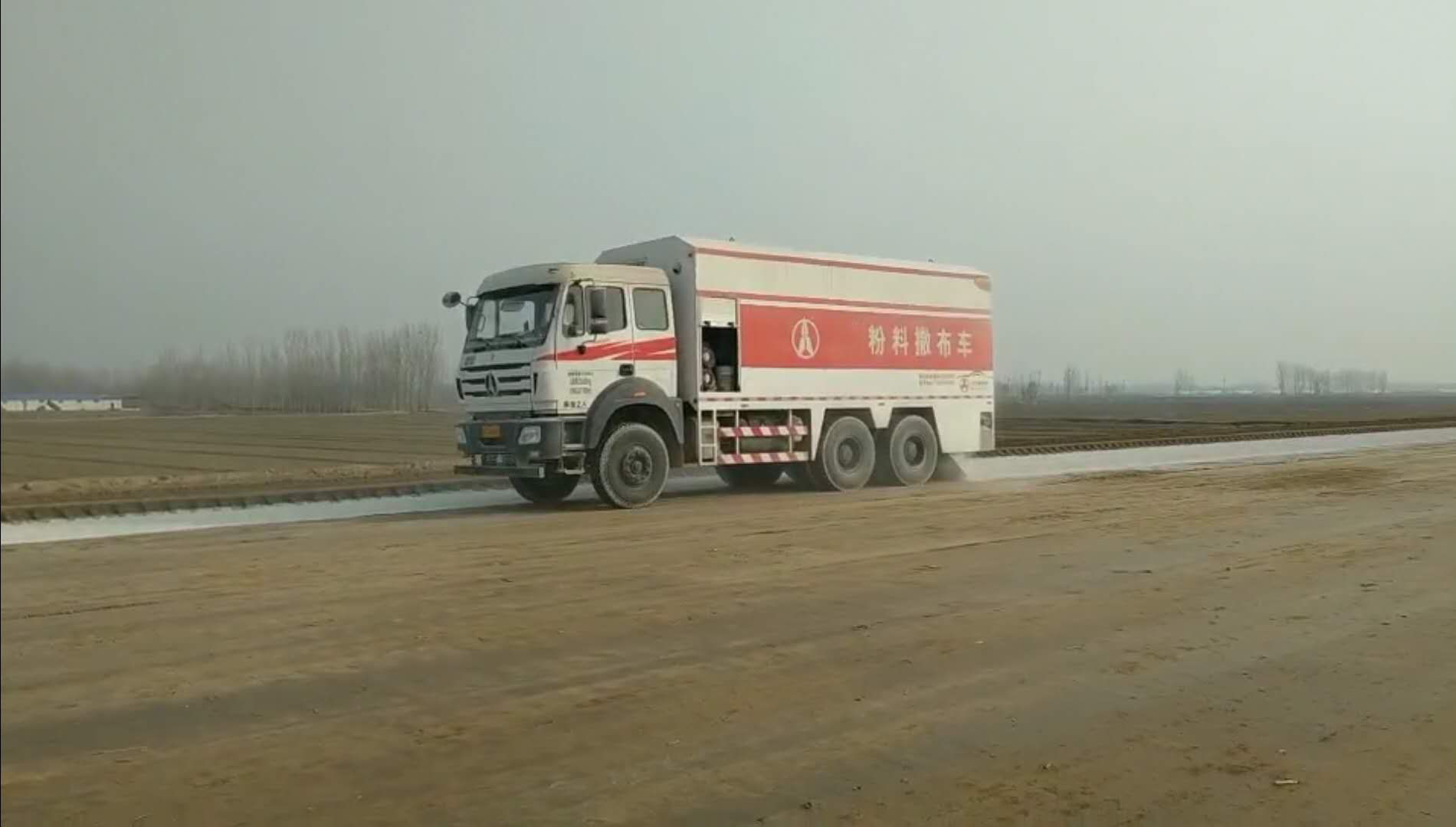 瀝青水泥撒布車(chē)?yán)锩娴臑r青噴不出來(lái)是什么原因？